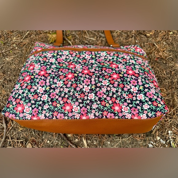 Lily Bloom Della Tote Bag Wildflower Meadows - Picture 7 of 11